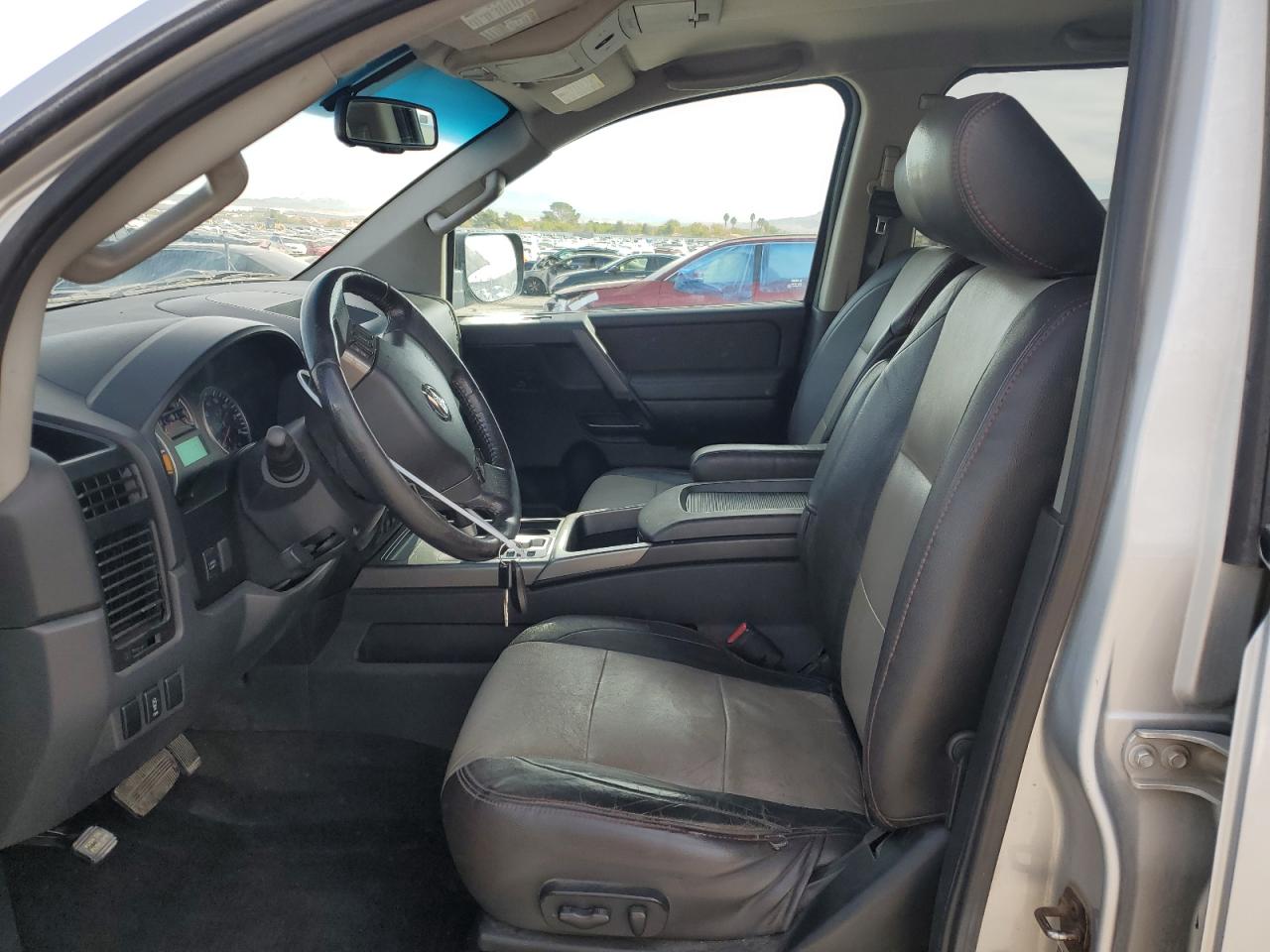 Nissan Titan S Image 6