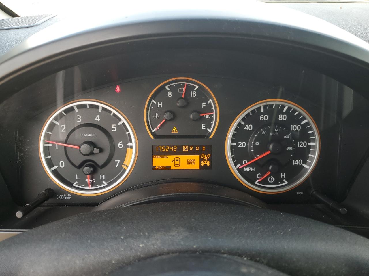 Nissan Titan S Image 12