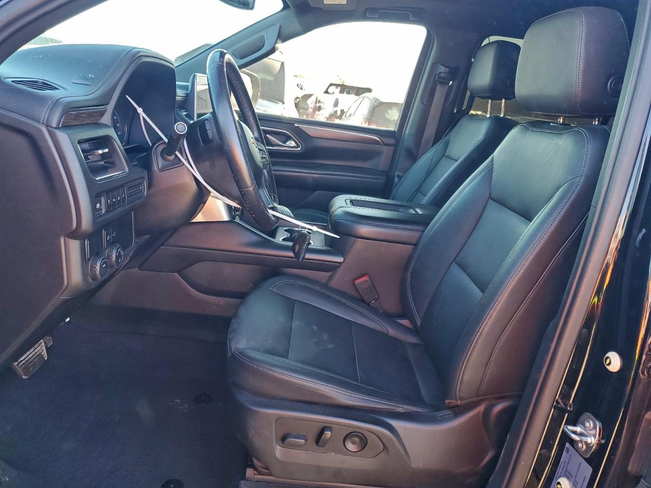 Chevrolet Suburban C1500 Lt Image 6