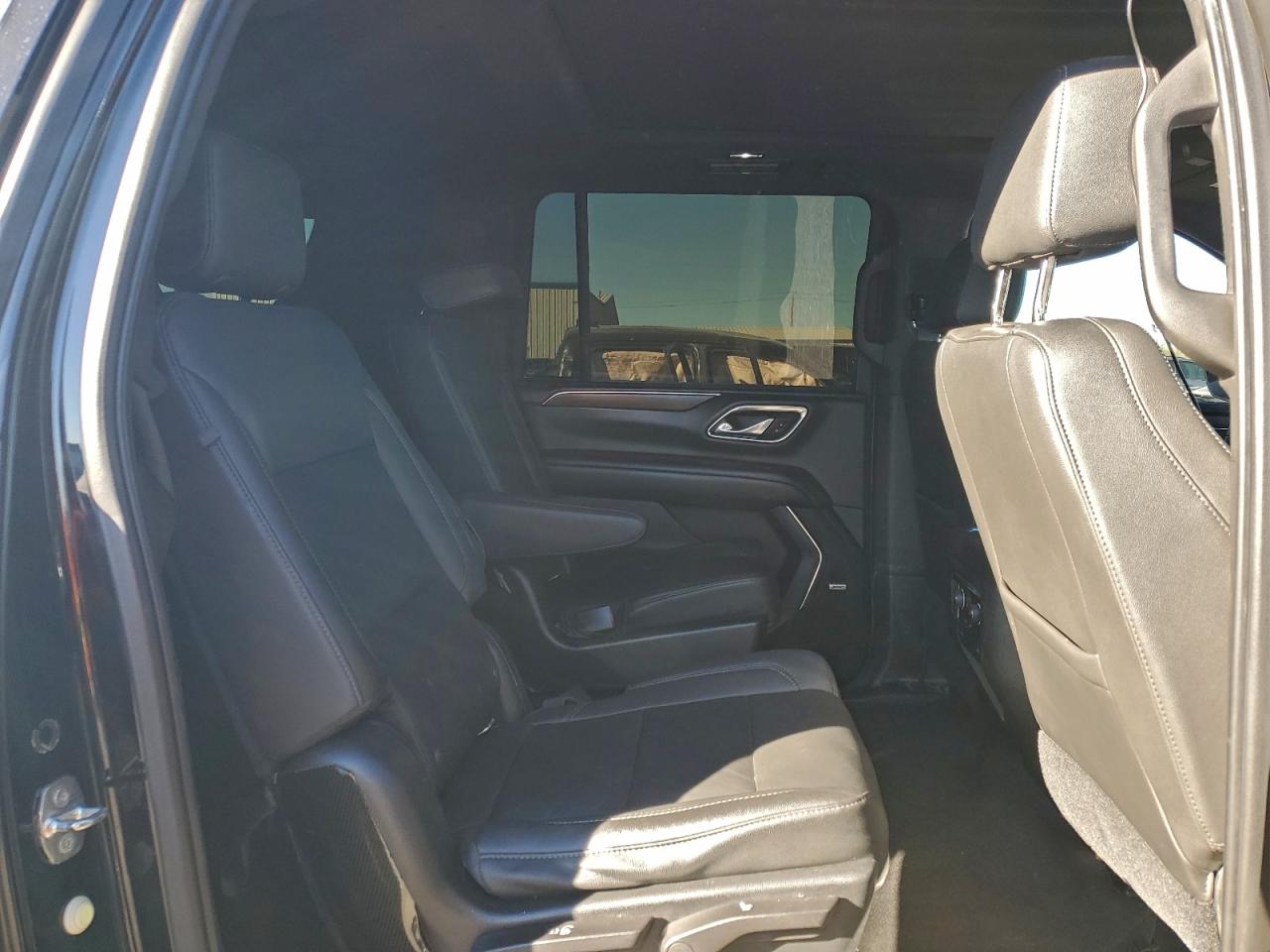 Chevrolet Suburban C1500 Lt Image 11