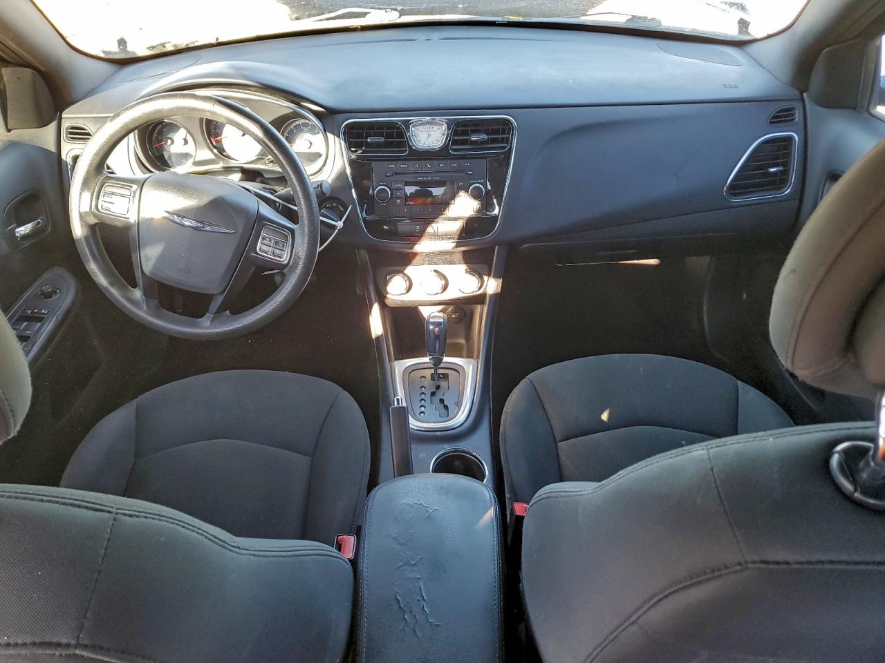 Chrysler 200 Lx Image 12