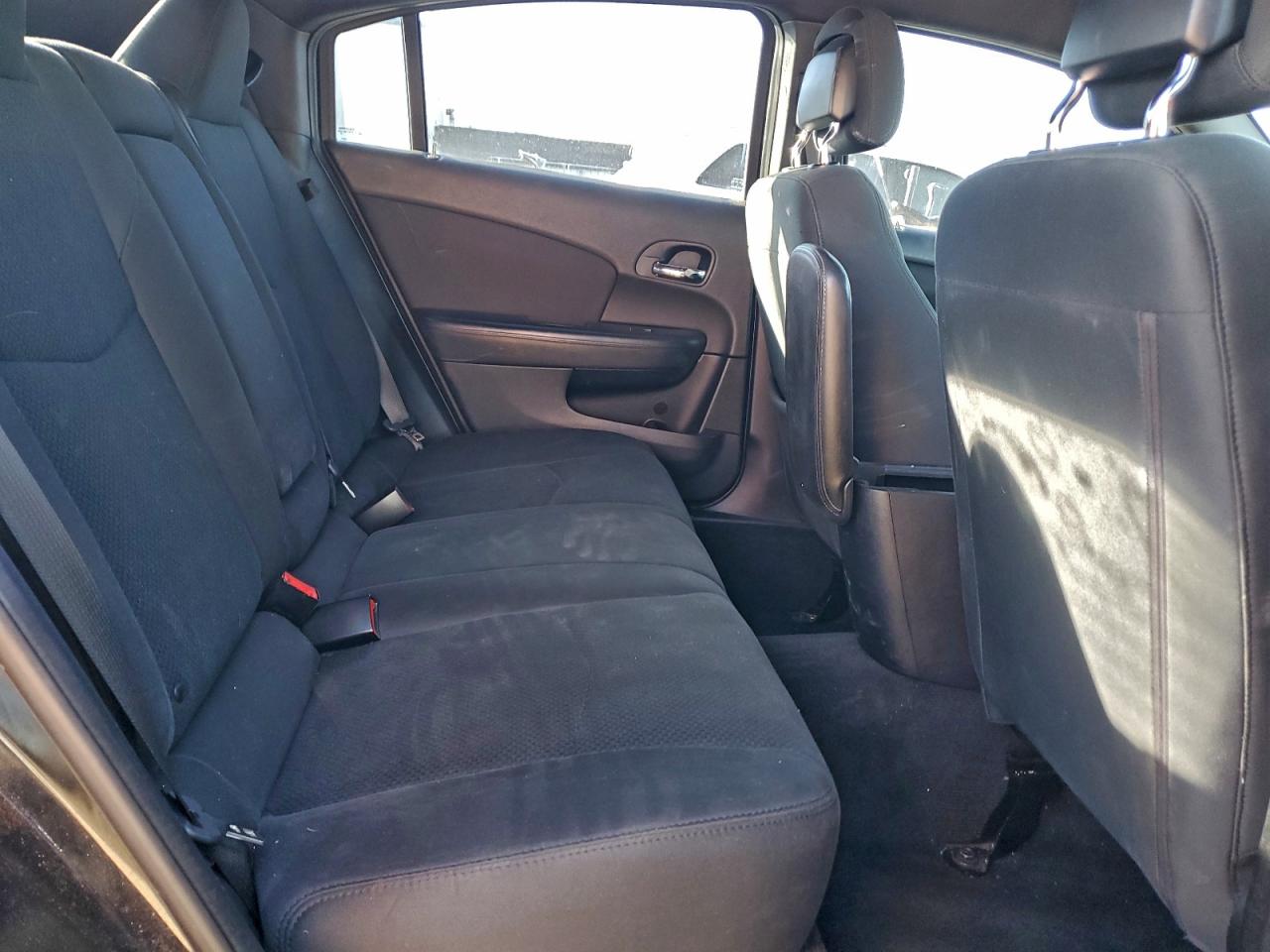 Chrysler 200 Lx Image 6