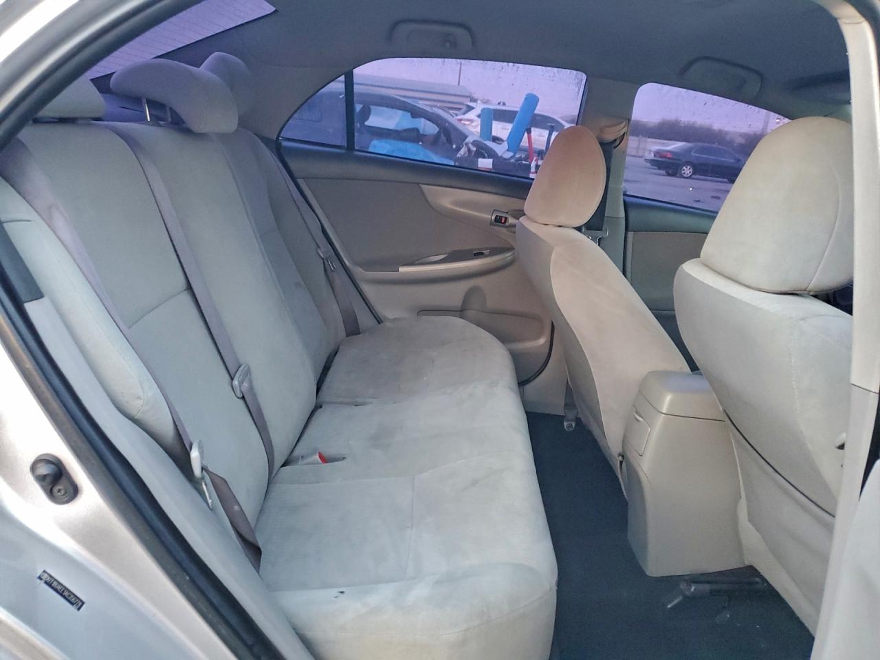 Toyota Corolla Base Image 3