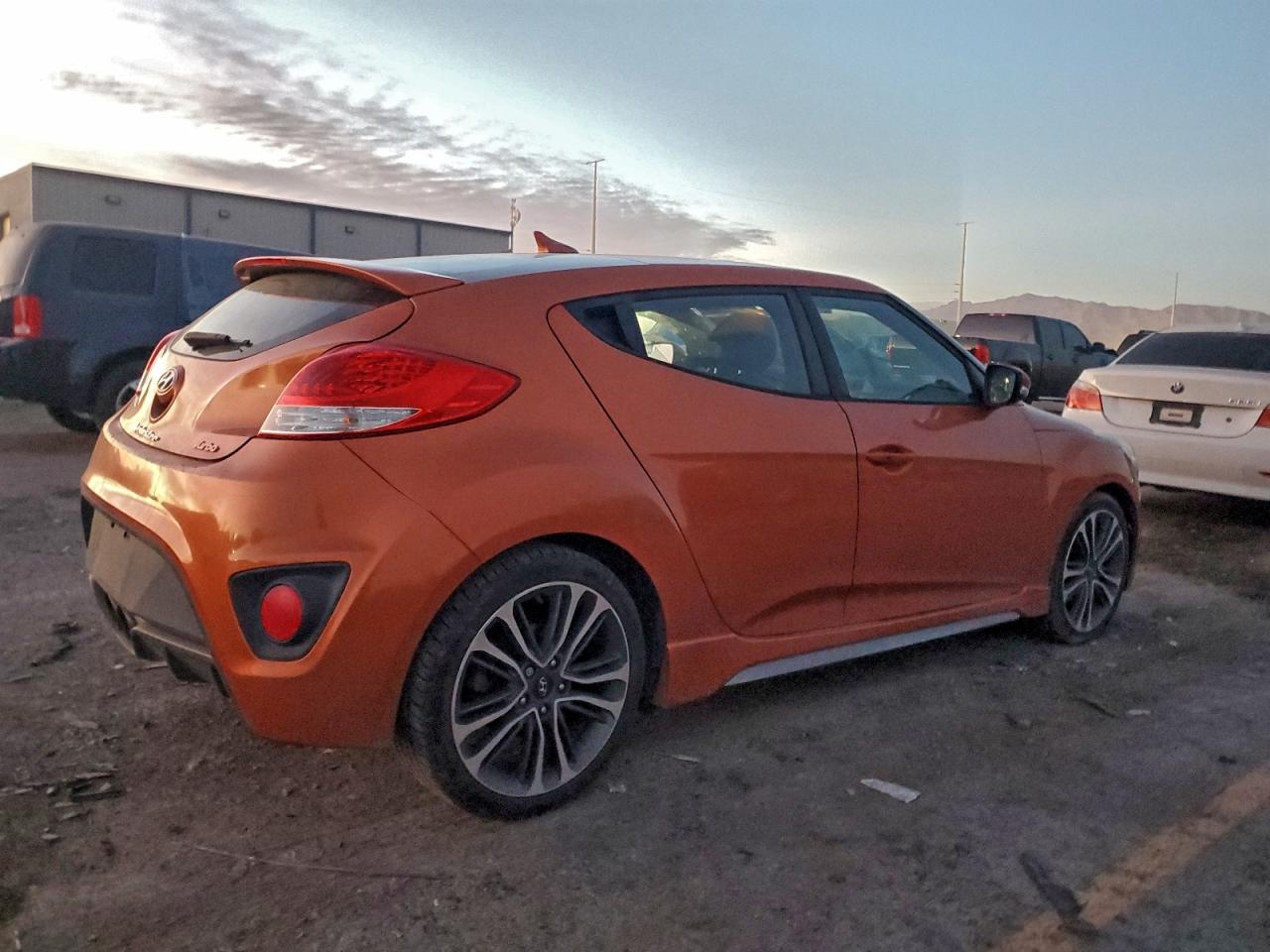 Hyundai VELOSTER Turbo Image 4