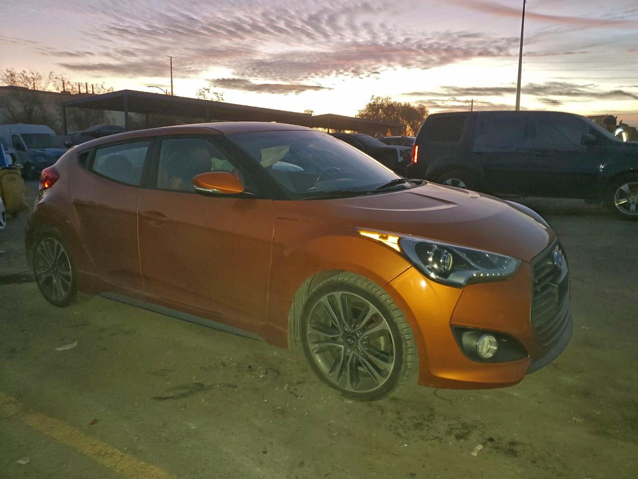 Hyundai VELOSTER Turbo Image 3