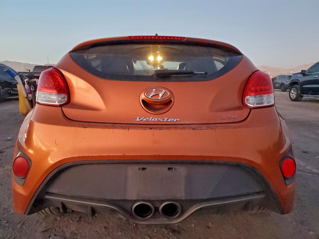 Hyundai VELOSTER Turbo Image 8