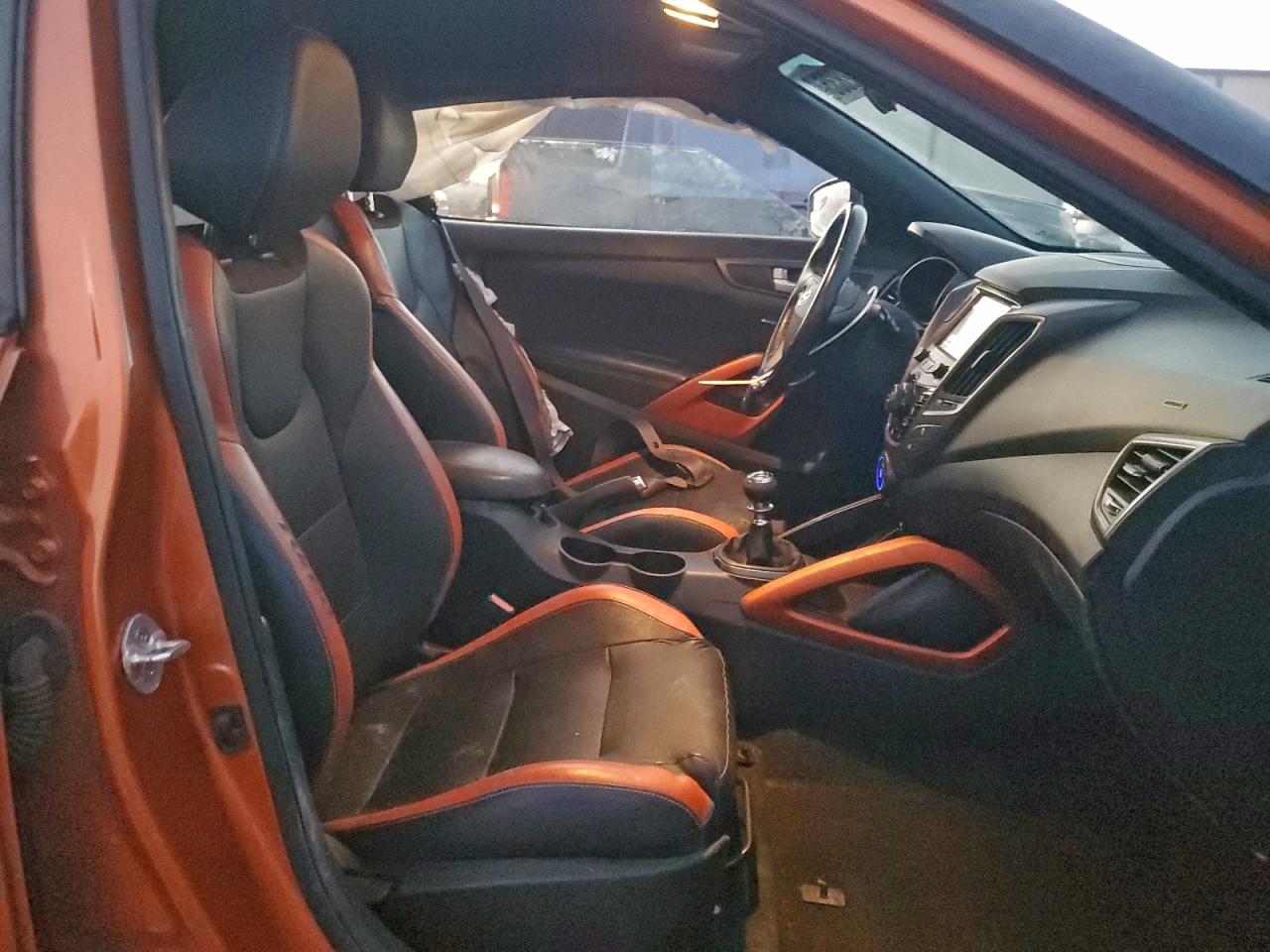 Hyundai VELOSTER Turbo Image 10