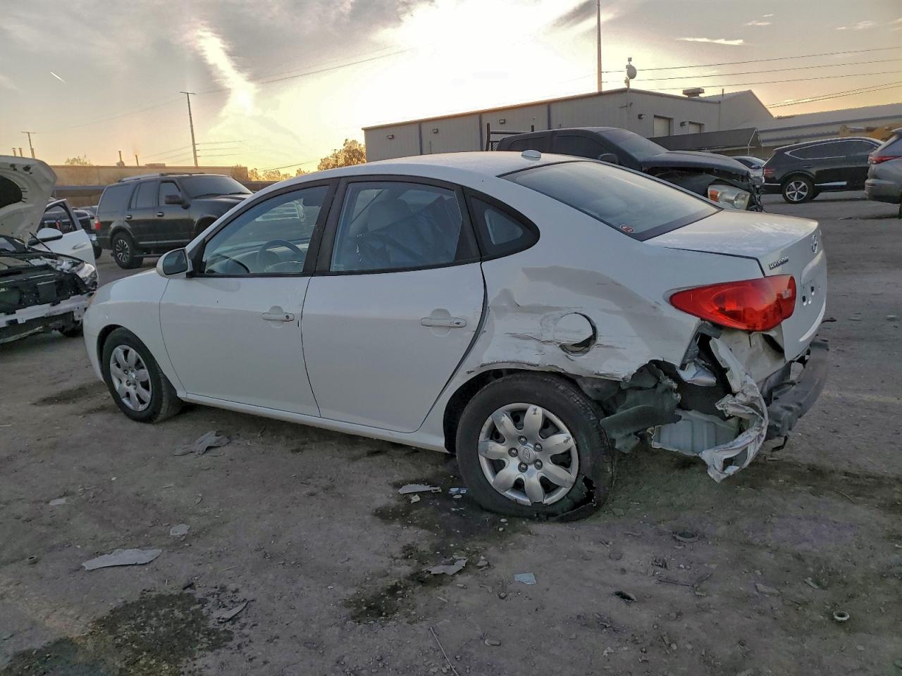 Hyundai ELANTRA Gls Image 2