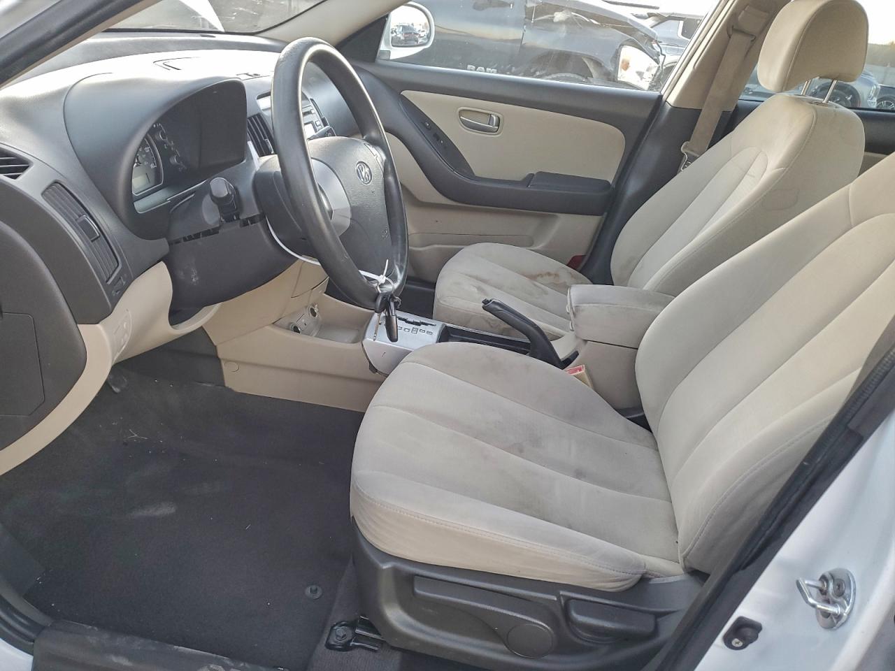 Hyundai ELANTRA Gls Image 4