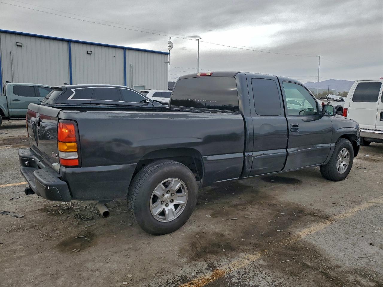 GMC Sierra C1500 Image 10