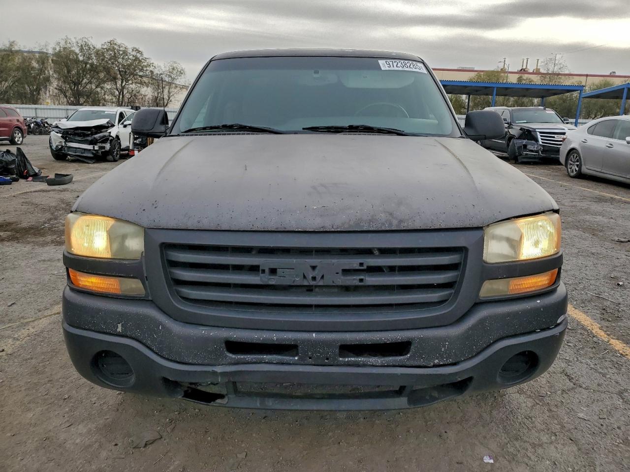 GMC Sierra C1500 Image 2