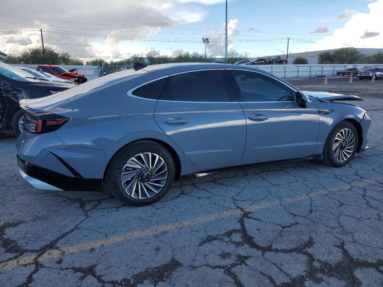 Hyundai SONATA Hybrid Image 2