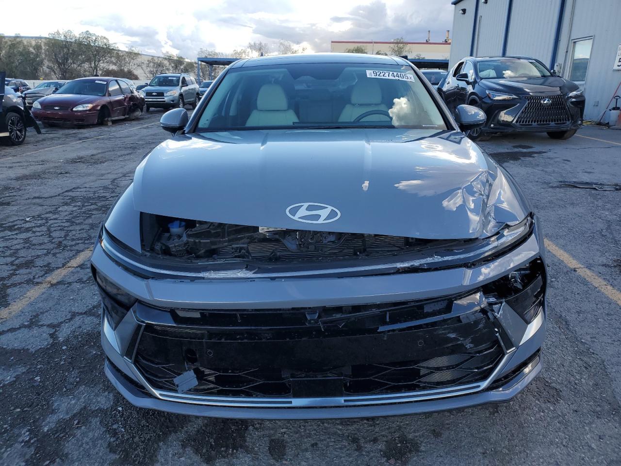 Hyundai SONATA Hybrid Image 12