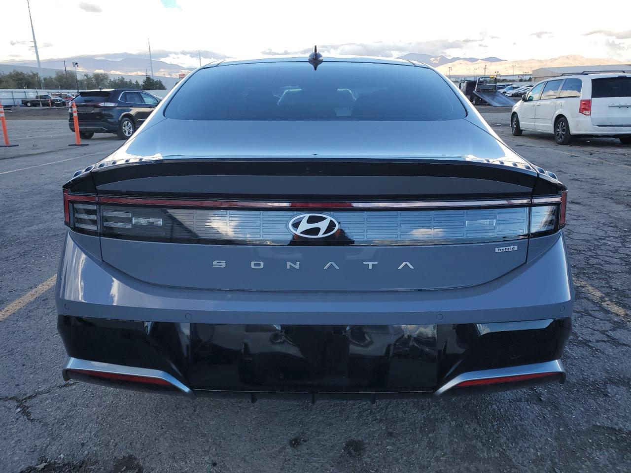 Hyundai SONATA Hybrid Image 7