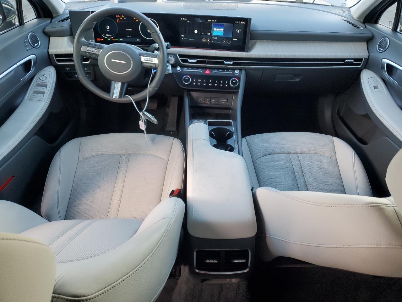 Hyundai SONATA Hybrid Image 9