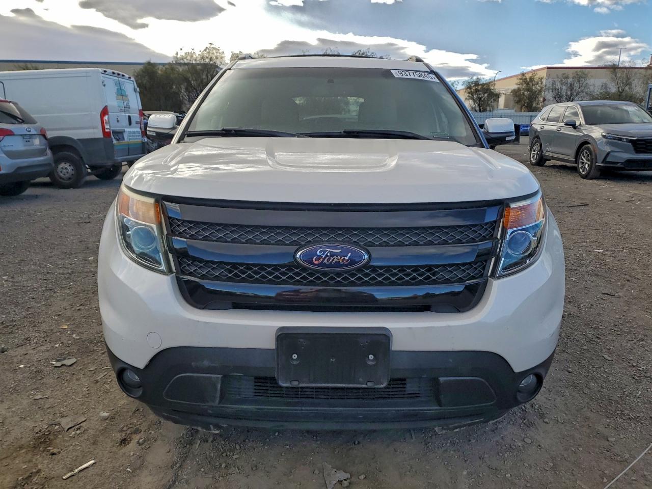 Ford Explorer Limited Image 4