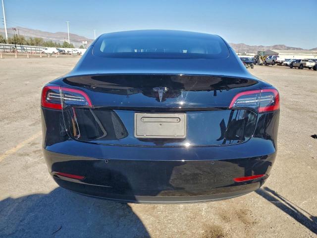 Tesla Model 3 Image 7