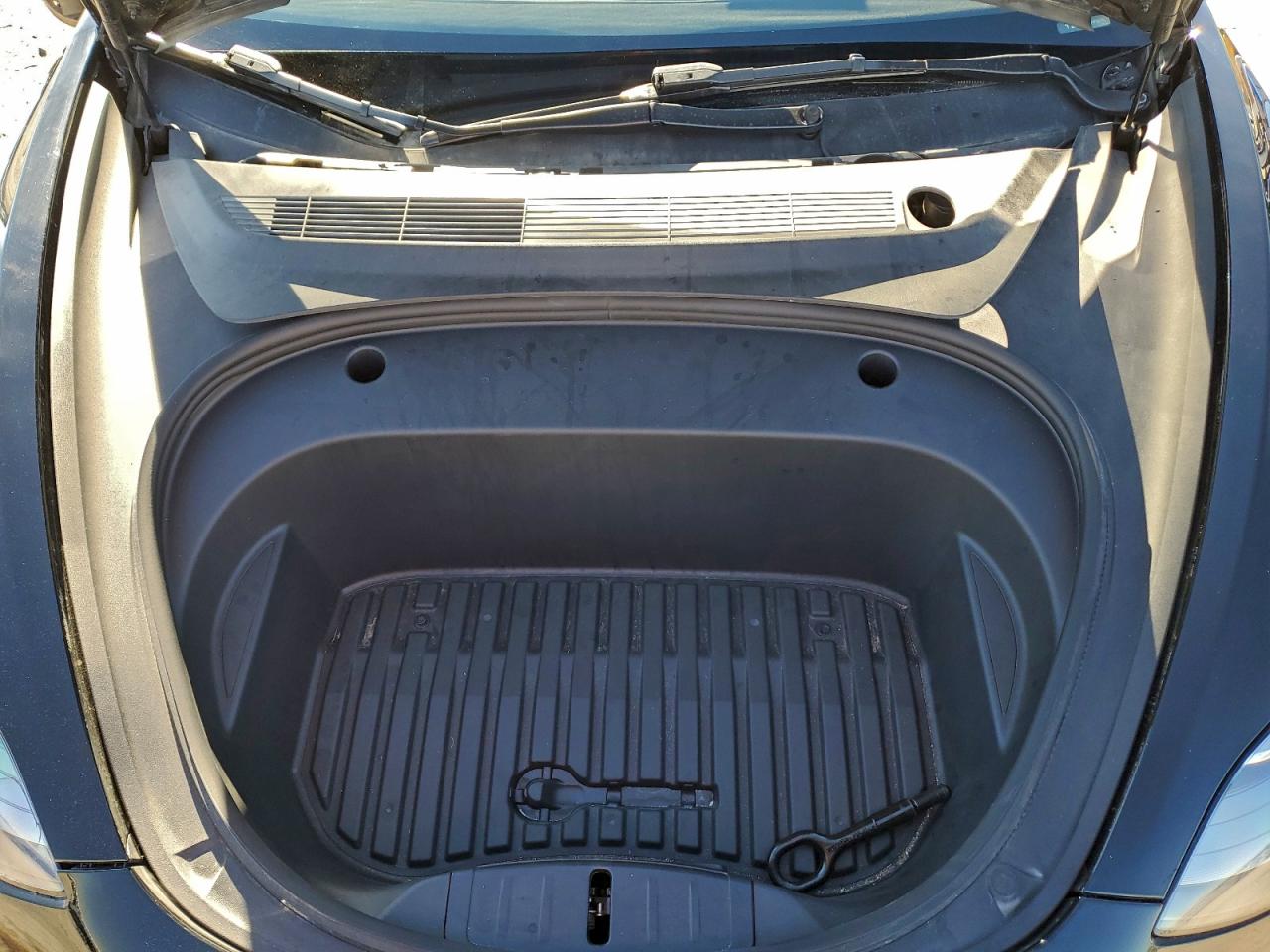 Tesla Model 3 Image 11