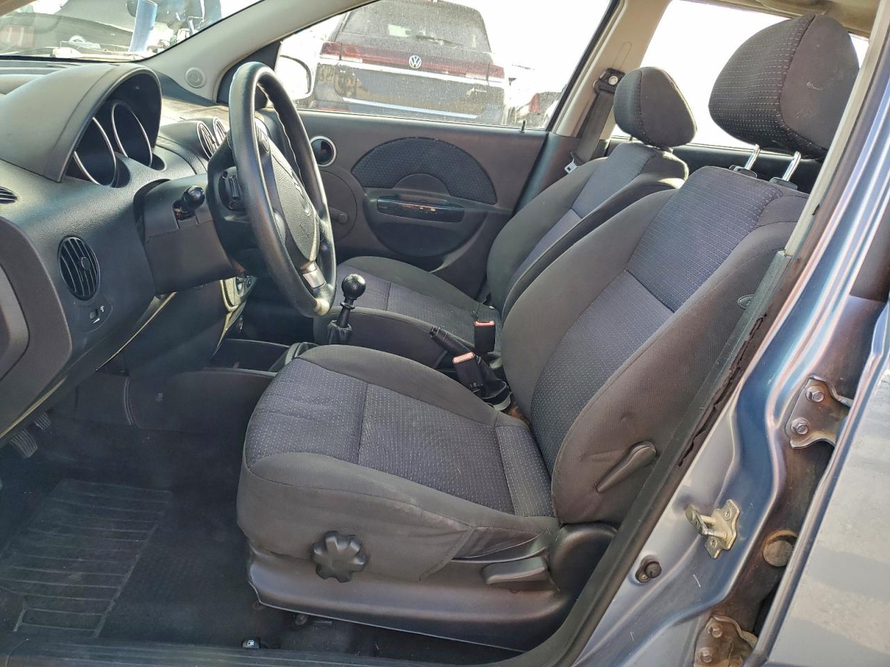 Chevrolet Aveo Base Image 8