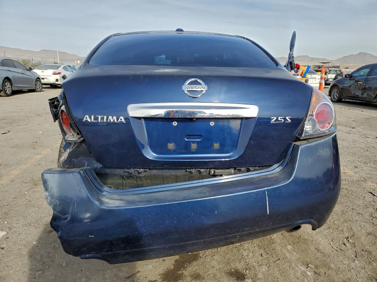 Nissan Altima Base Image 10