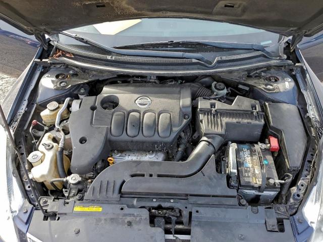 Nissan Altima Base Image 8