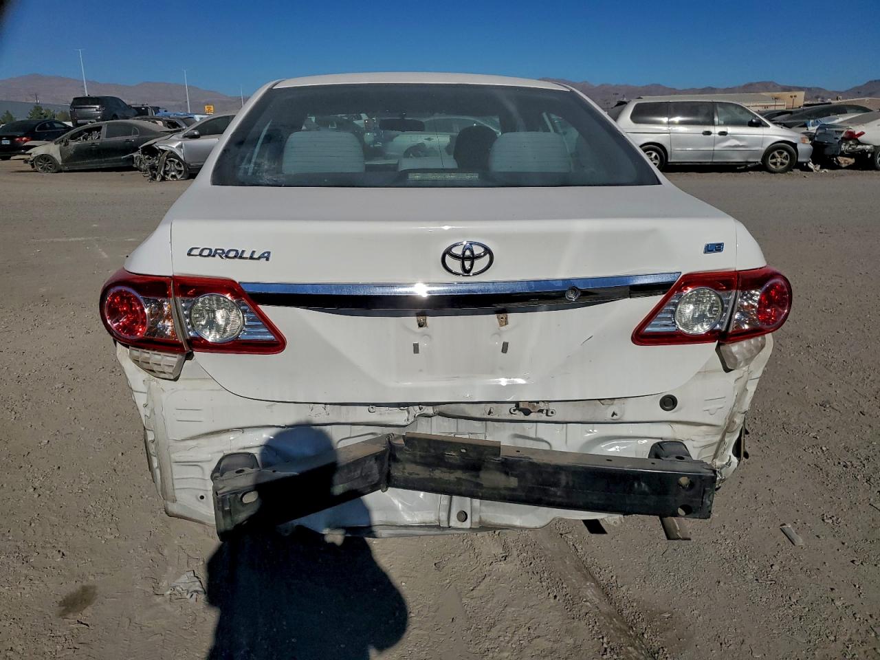 Toyota Corolla Base Image 9