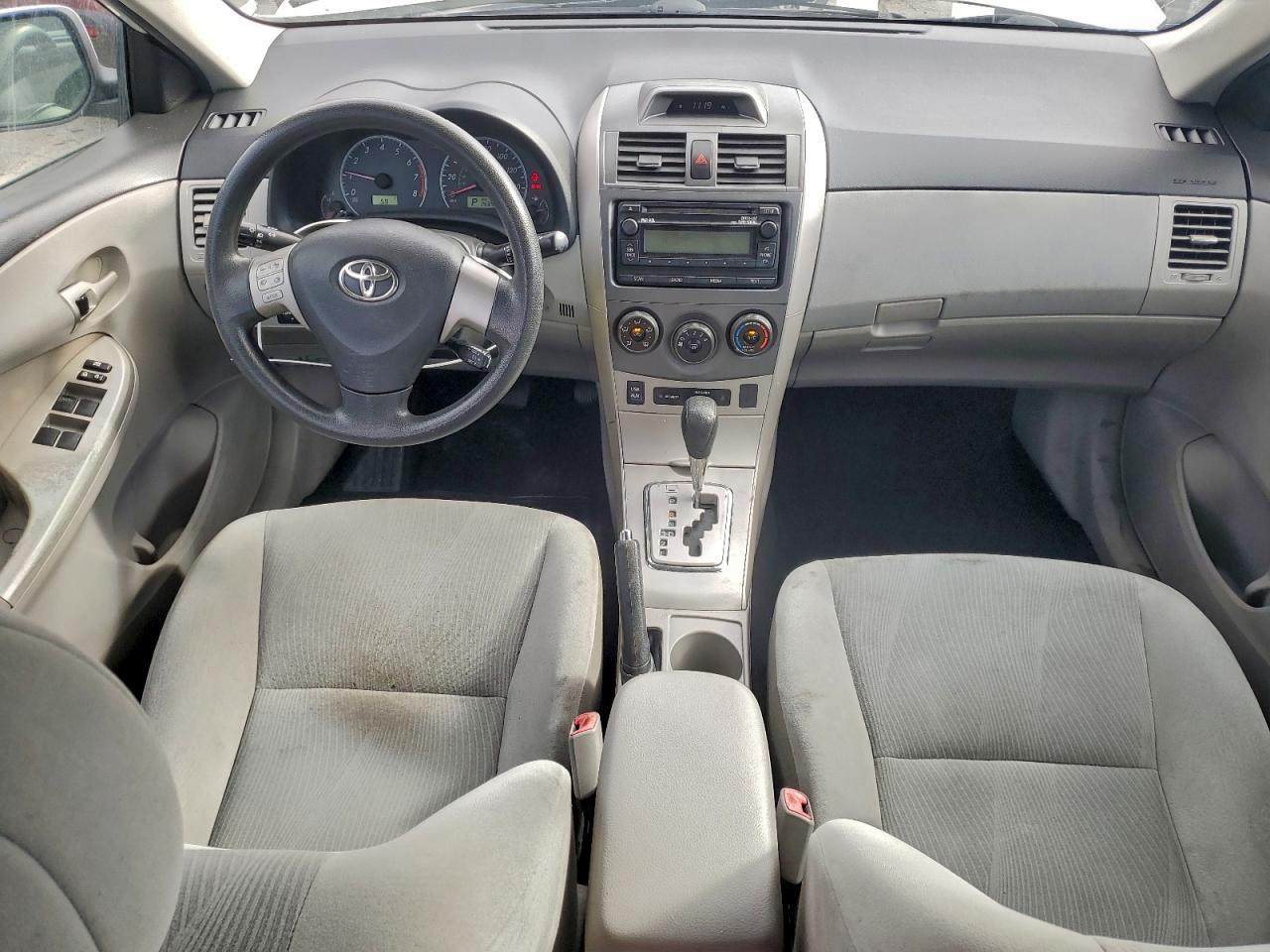 Toyota Corolla Base Image 10