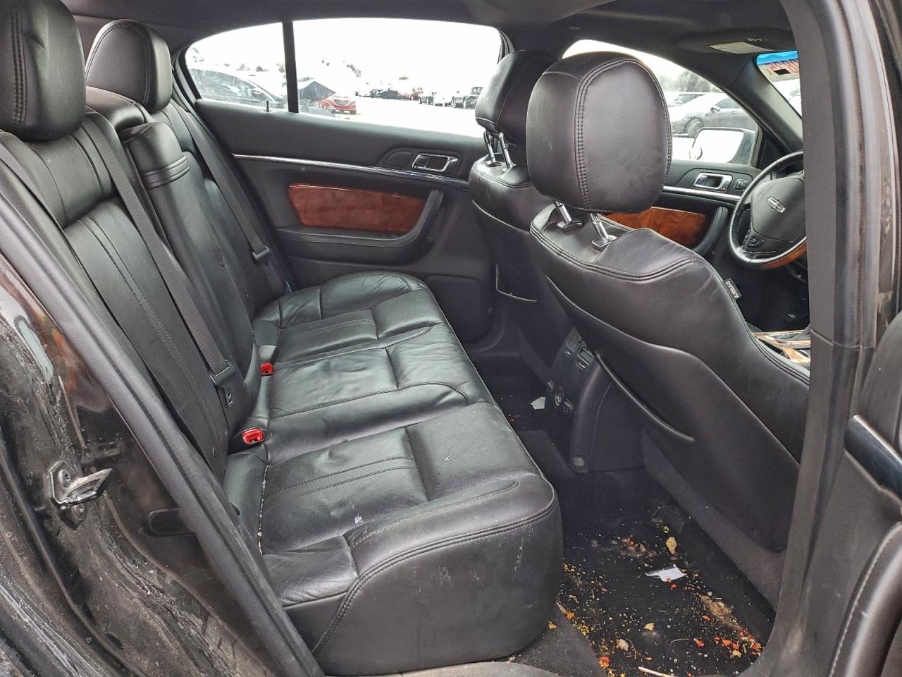 Lincoln MKS Image 12