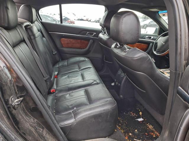 Lincoln MKS Image 12