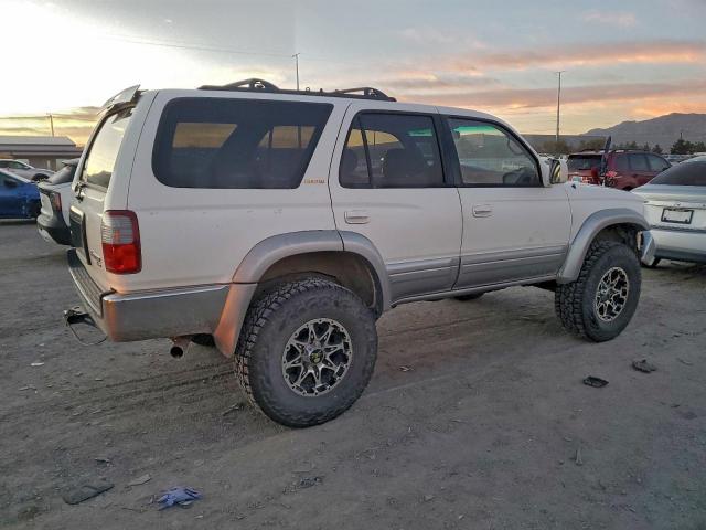 Toyota 4Runner Limited Image 2