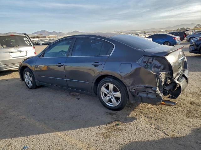 Nissan Altima Base Image 12