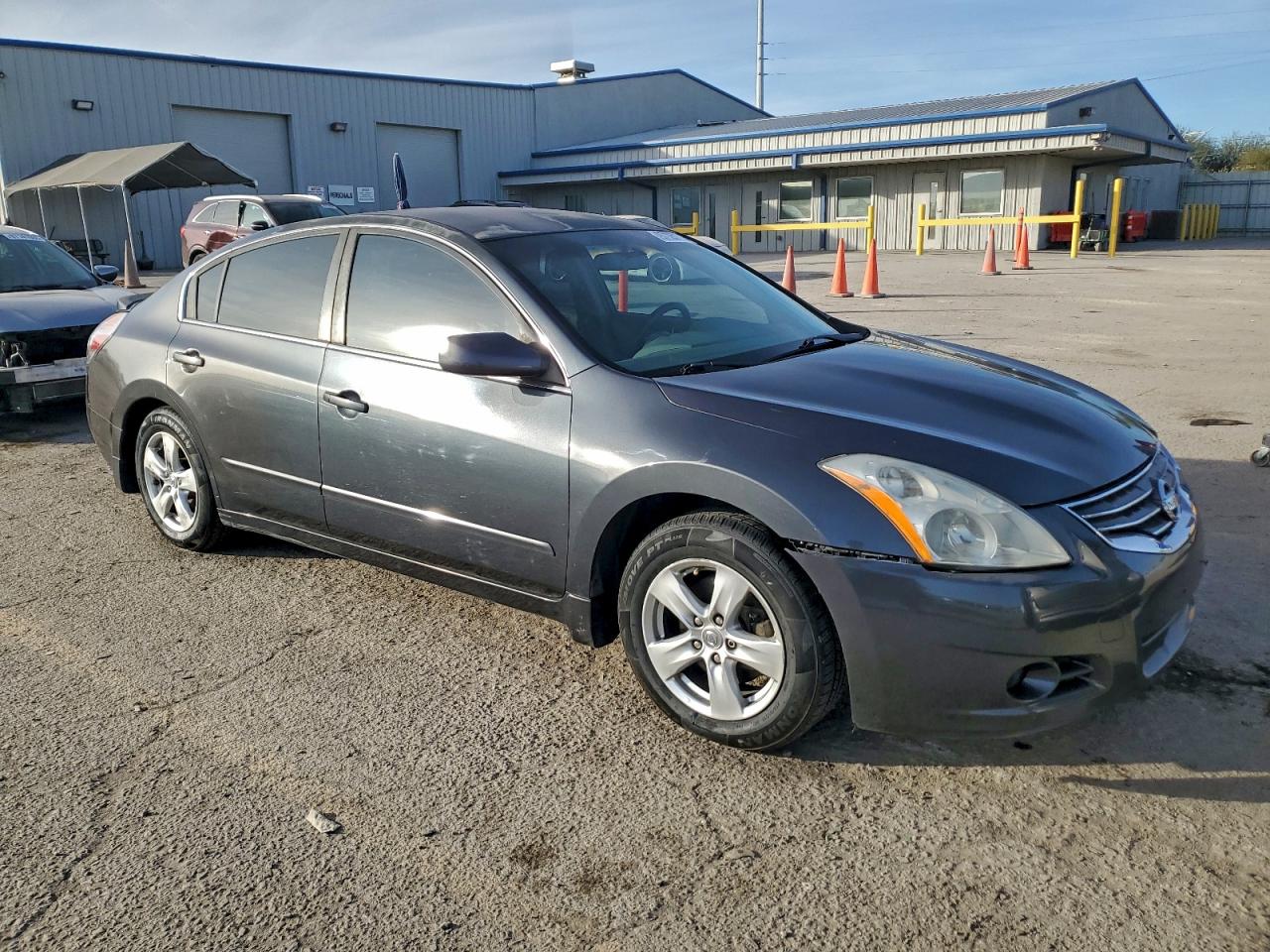 Nissan Altima Base Image 3