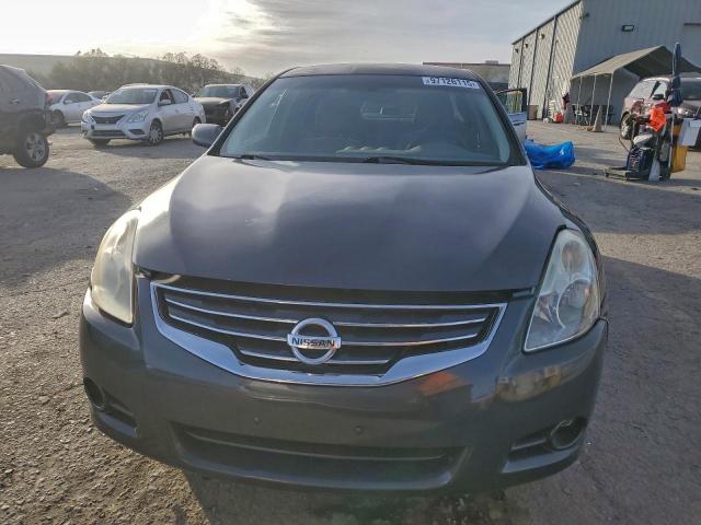 Nissan Altima Base Image 4