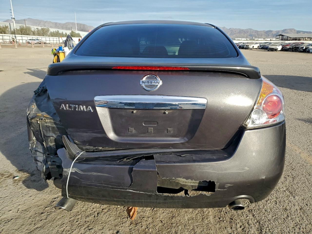 Nissan Altima Base Image 9