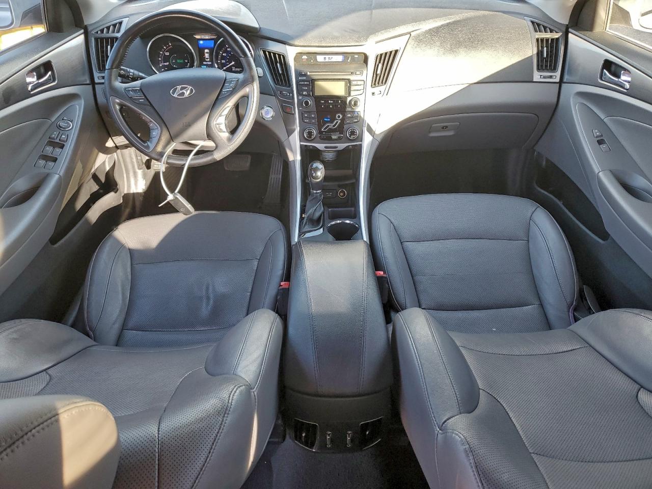 Hyundai SONATA Hybrid Image 12