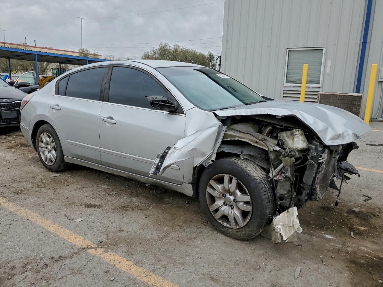 Nissan Altima Base Image 9