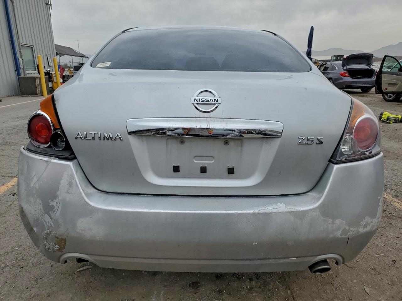 Nissan Altima Base Image 11