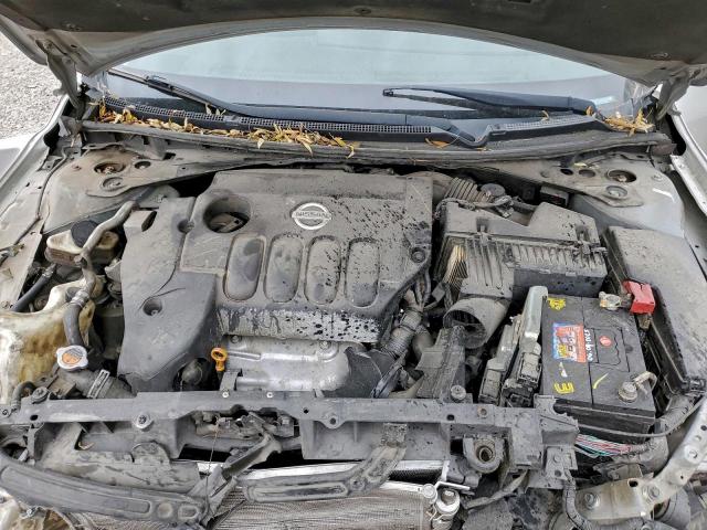 Nissan Altima Base Image 8