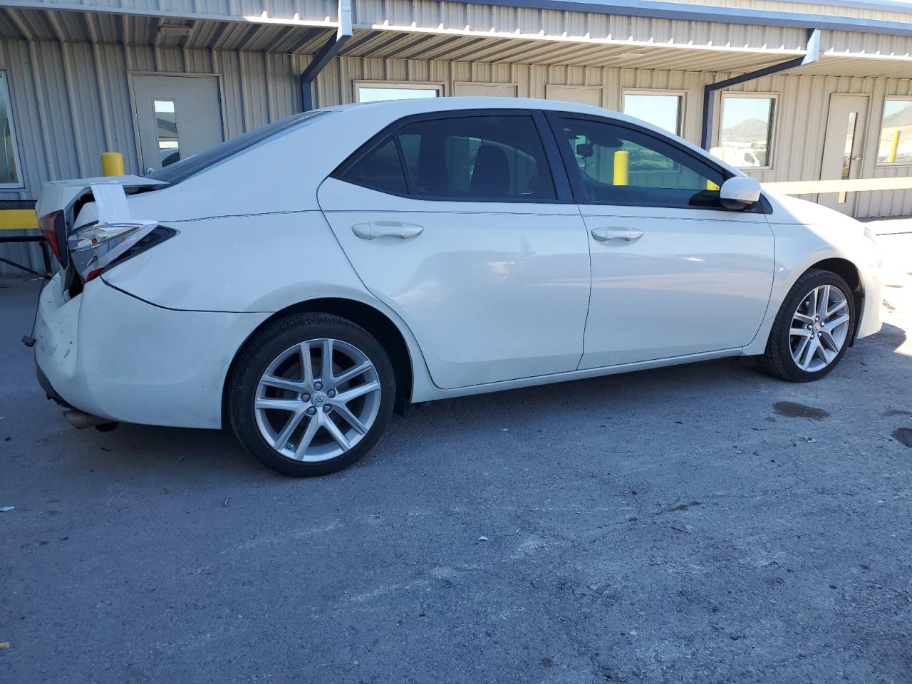 Toyota Corolla L Image 8