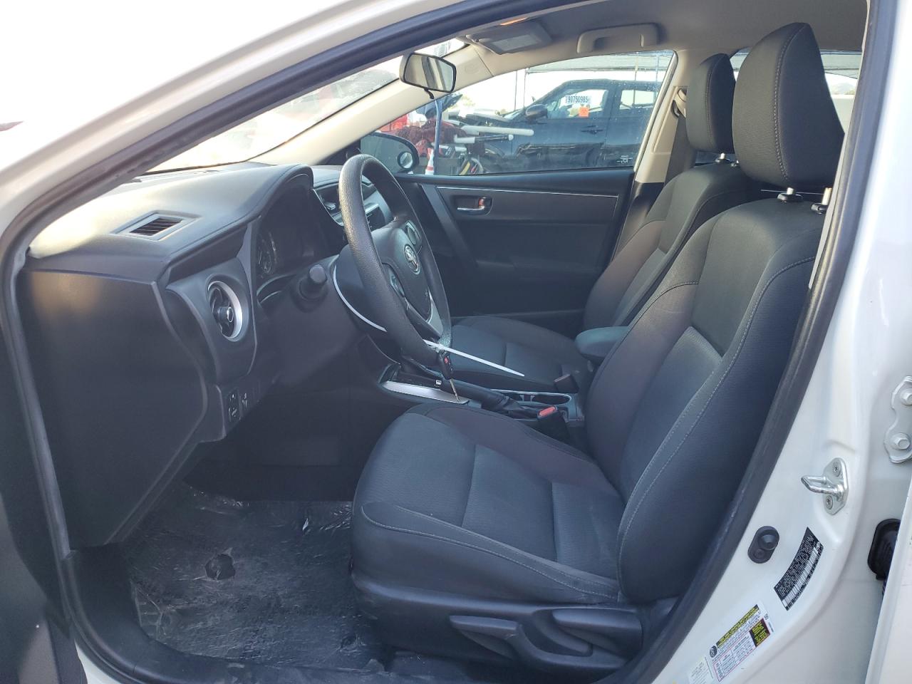 Toyota Corolla L Image 4