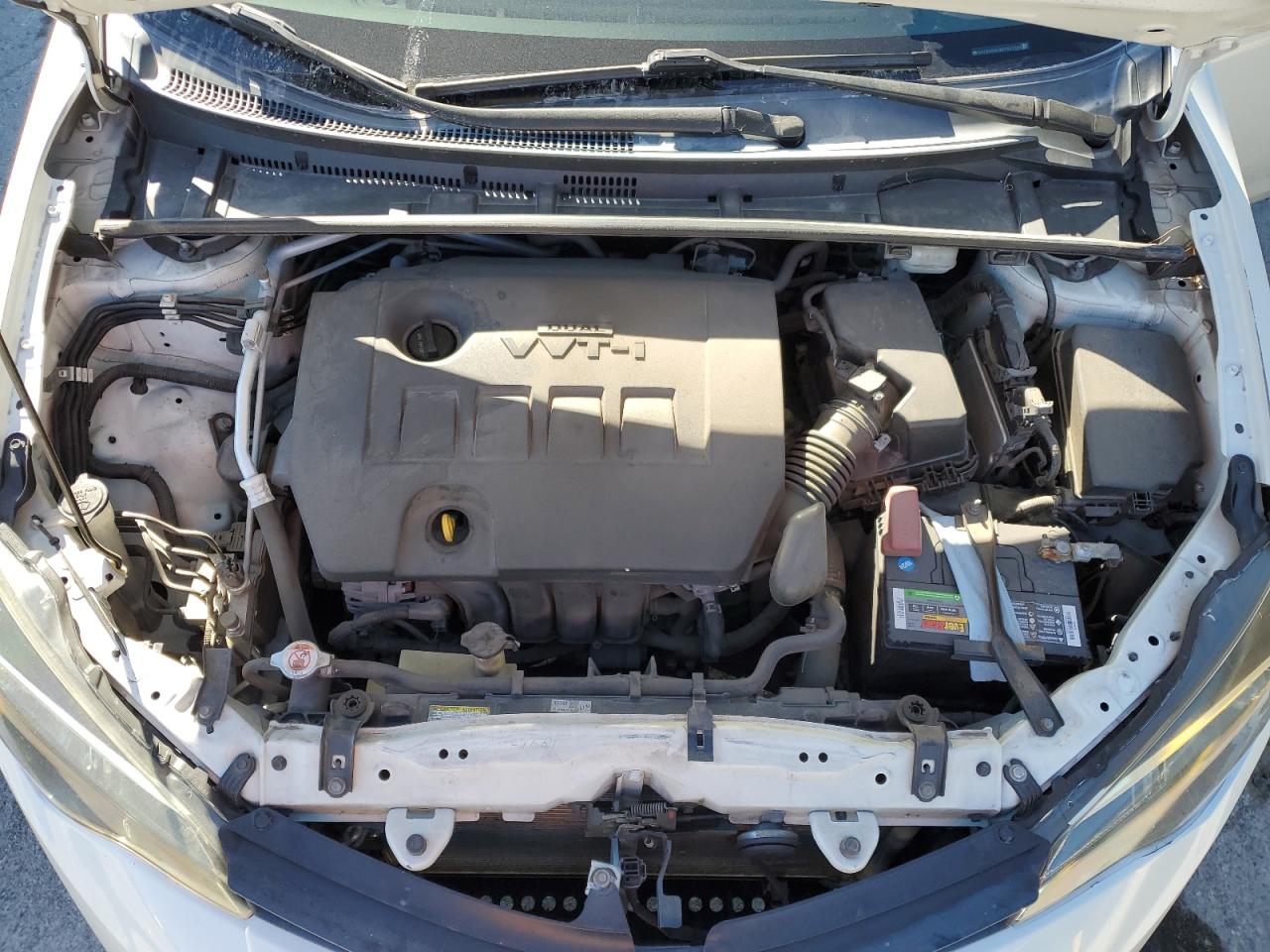 Toyota Corolla L Image 2