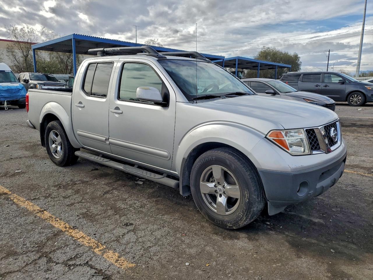 Nissan Frontier Crew Cab Le Image 10