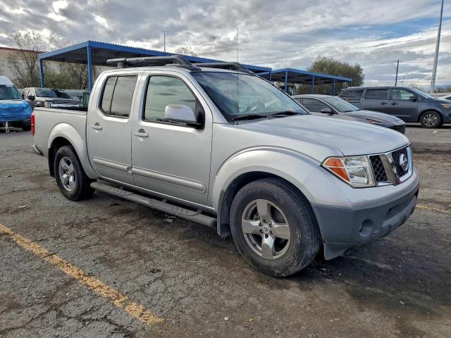 Nissan Frontier Crew Cab Le Image 10