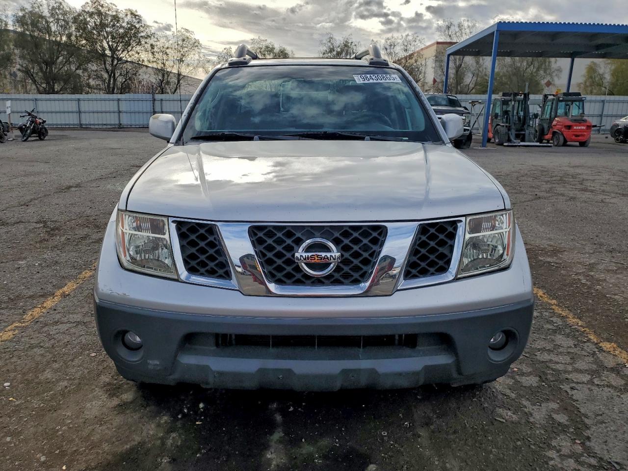 Nissan Frontier Crew Cab Le Image 6