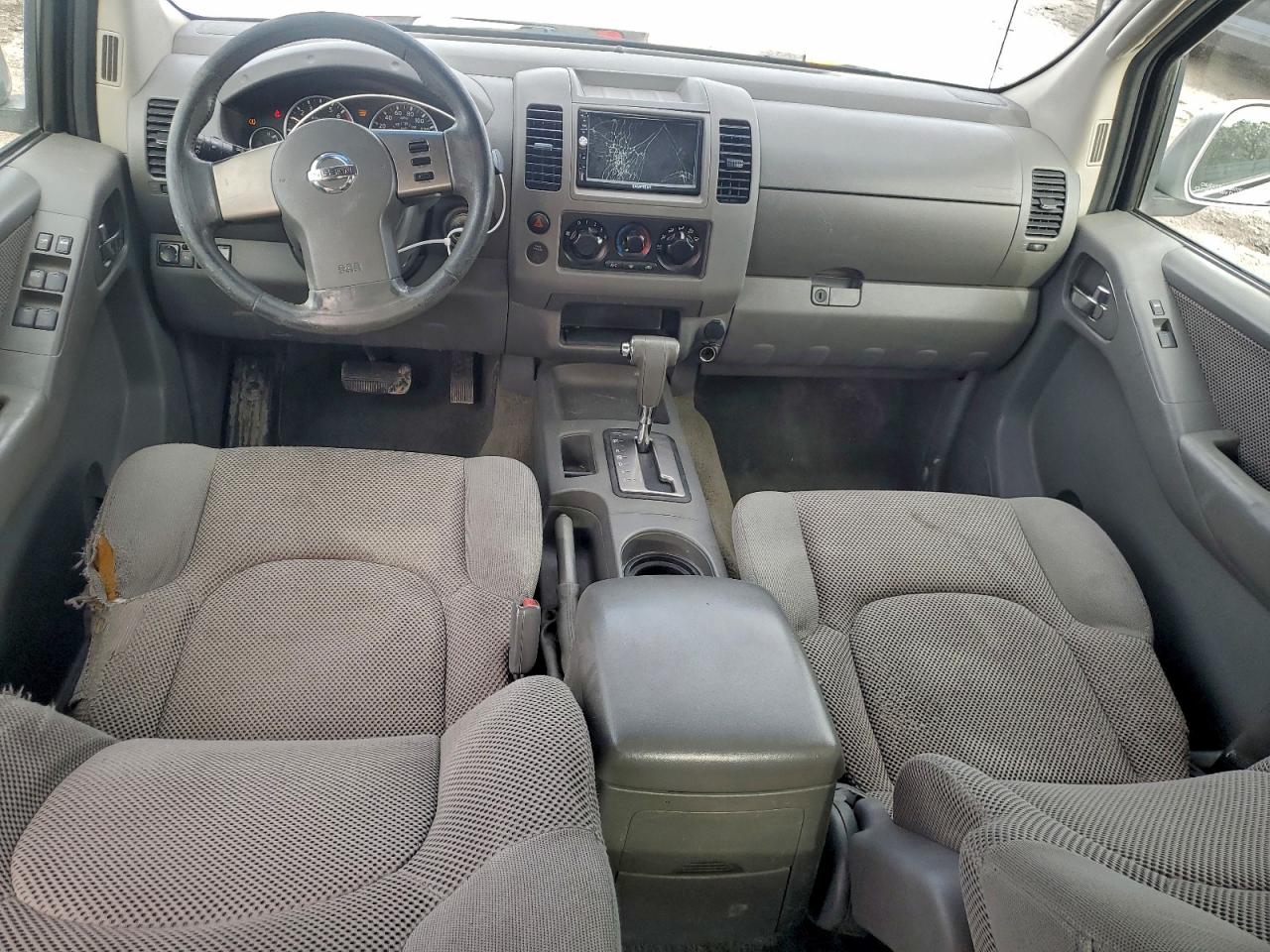Nissan Frontier Crew Cab Le Image 5