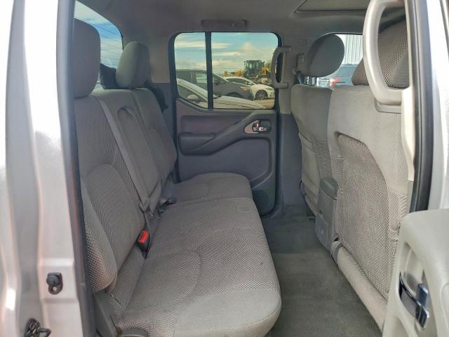 Nissan Frontier Crew Cab Le Image 12