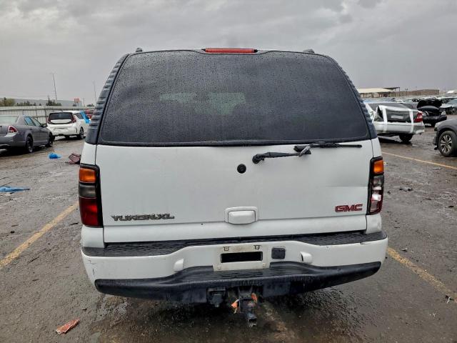 GMC Yukon Denali Image 3