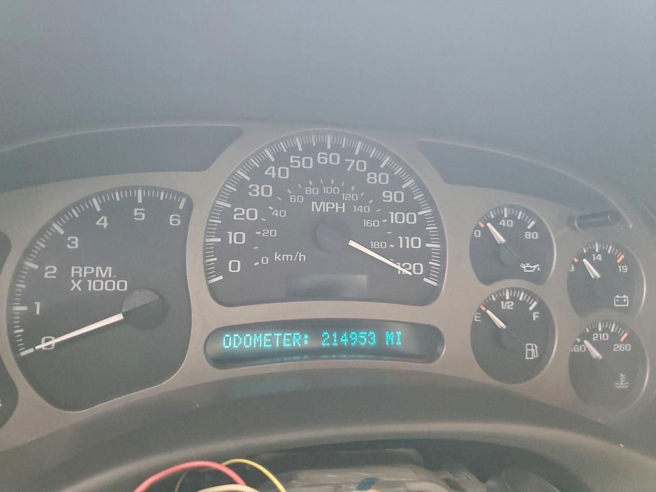 GMC Yukon Denali Image 4