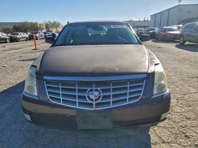 Cadillac DTS Image 9