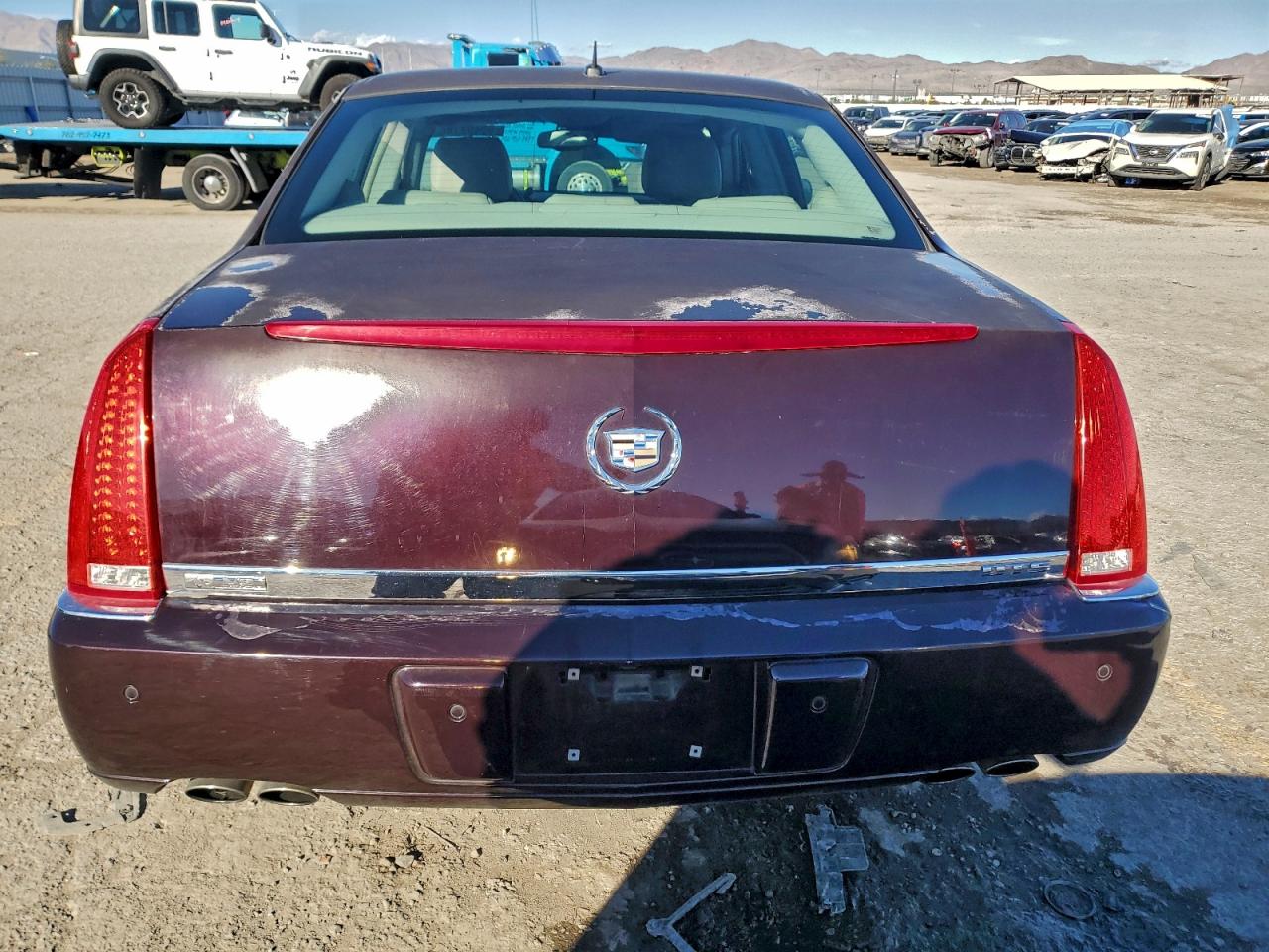 Cadillac DTS Image 3